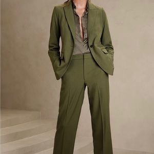 Banana Republic Factory Sculpted Staight Pant in “Vegan” (olive green) Sz0